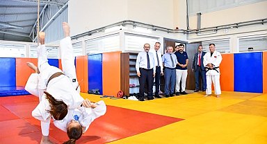 Vali İsmail Ustaoğlu'ndan; Genç sporculara moral ve destek