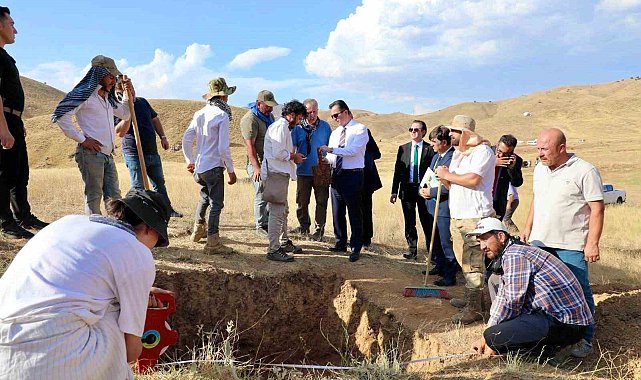 Vali Karakaya, Karçınbaşı kazı alanında incelemelerde bulundu