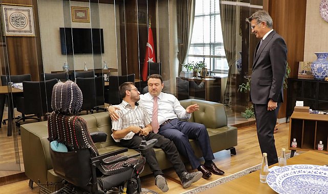 Vali Musa Işın, engelli vatandaşı makamında kabul etti