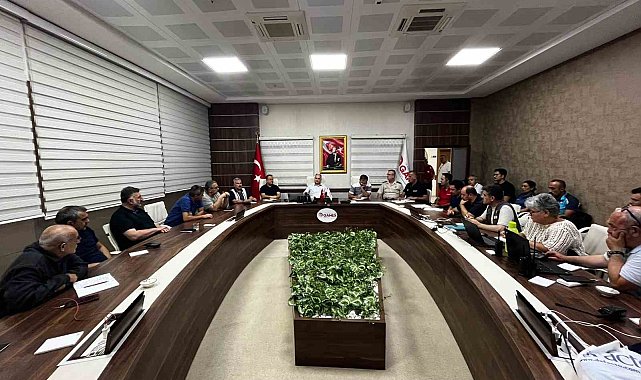 Vali Özkan kriz masasında çalışmaları takip etti