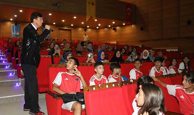 Van Büyükşehir Belediyesi 'Meddah'lık geleneğini sürdürüyor