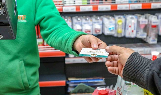 Van Büyükşehir Belediyesi bin 812 aileye sosyal kart dağıttı
