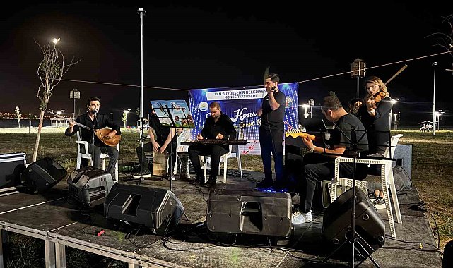 Van Büyükşehir Belediyesi'nin yaz konserlerine yoğun ilgi