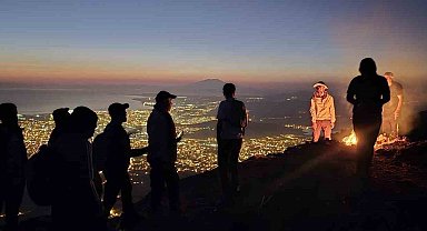 Van Gölü'ne dikkat çekmek için Erek Dağı'na tırmandılar