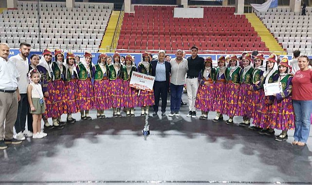 Van Halkoyunları ekibi Türkiye ikincisi oldu