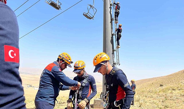 Van'da AFAD ekiplerine teleferik ve telesiyejden kurtarma eğitimi