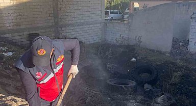 Van'da atık araç lastikleri yandı
