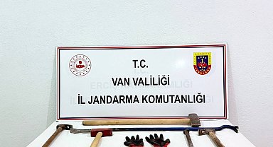 Van'da kaçak kazı yapan 3 kişi yakalandı