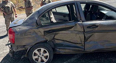 Varto'da otomobiller çarpıştı: 8 yaralı