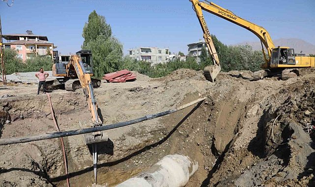 VASKİ ana su hattındaki arızayı gidermek için kesintisiz mesai yapıyor