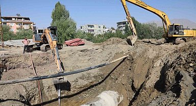 VASKİ ana su hattındaki arızayı gidermek için kesintisiz mesai yapıyor