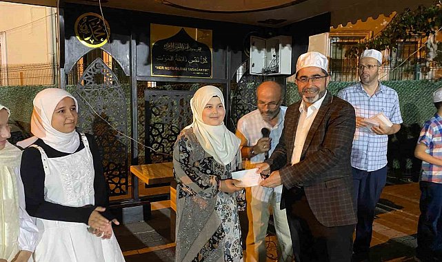 Vefa gecesinde Kur'an kursu öğrencileri ödüllerini aldı