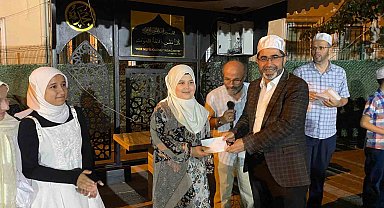 Vefa gecesinde Kur'an kursu öğrencileri ödüllerini aldı