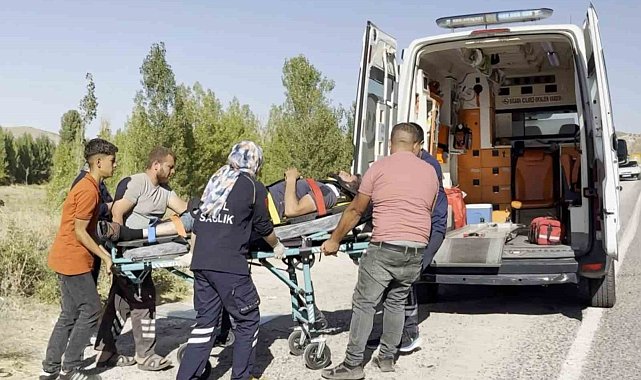 Virajı alamayan kamyonet takla attı: 2 yaralı