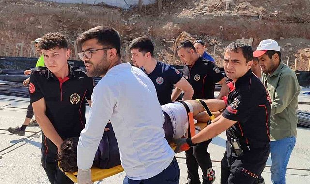 Vücuduna demir saplanan işçiyi itfaiye ekibi kurtardı