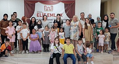 'Yağmur Hanım'ın Konağı' dakikalarca ayakta alkışlandı