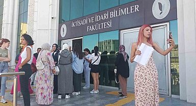 Yalova'da trafik kazası nedeniyle onlarca öğrenci AÖF sınavına geç kaldı