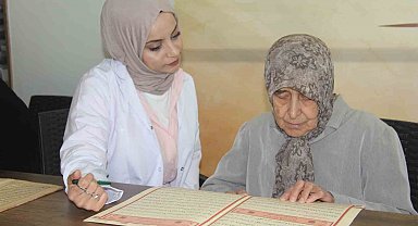 Yaşlılar bu merkezde hayata bağlanıyor