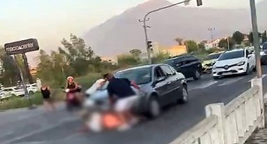 Yaya geçidinde otomobilin çarptığı kadın kurtarılamadı