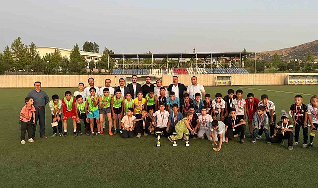 Yaz Kur'an kursu öğrencileri futbol turnuvasında buluştu