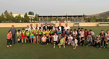 Yaz Kur'an kursu öğrencileri futbol turnuvasında buluştu
