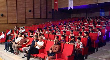 Yaz spor okullarındaki öğrencilere sürpriz sihirbazlık gösterisi