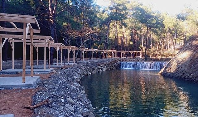 Yedigöze Şelaleleri kurudu, geriye "Suya girmek tehlikeli ve yasaktır" tabelası kaldı