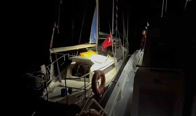 Yelkenli tekne ile kaçarken yakalandılar