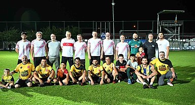 Yeşil sahada renkli buluşma