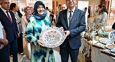 Yeşilyurt'ta kadınların el emeği eserleri sergilendi