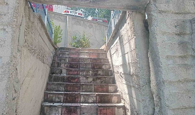 Yıkım emri çıkan bina sakinleri diğer blokların da yıkılmasını istiyor
