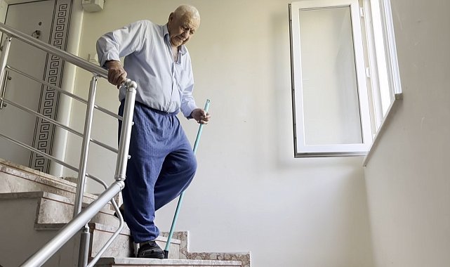Yılların asansör sorunu yaşlı çifti evde hapis hayatı yaşatıyor
