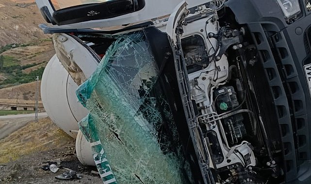 Yoldan çıkan beton mikseri takla attı, sürücü ağır yaralandı