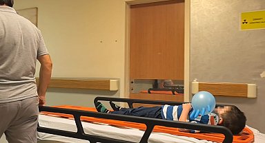 Yolun karşısına geçen aileye otomobil çarptı : 1 ölü, 3 yaralı