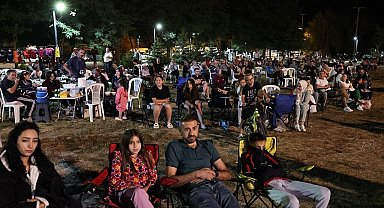 Yoncalı'da vatandaşlar açık hava sinemasının keyfini çıkardı