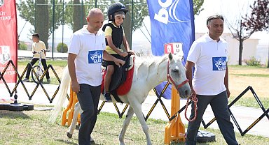 Yozgat'ta minikler at binmenin heyecanını yaşadı