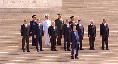 Yüksek Askeri Şura toplantı öncesi Anıtkabir'de