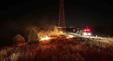 Yüksek gerilim hattı altında çıkan yangın korkuttu