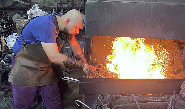 Yüksek ısıya maruz kalan ustalar ekmek mücadelesi veriyor