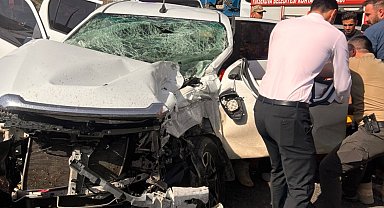 Yüksekova-Van kara yolunda trafik kazası: 3 yaralı