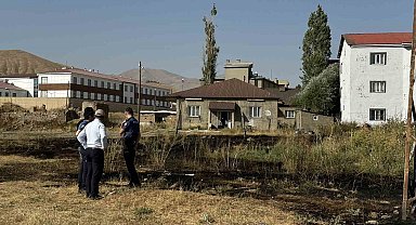 Yüksekova'da anız yangını paniğe yol açtı