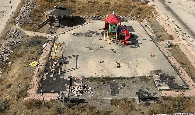 Yüksekova'da çocuk parkına zarar verildi