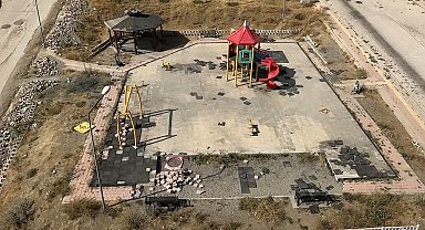 Yüksekova'da çocuk parkına zarar verildi