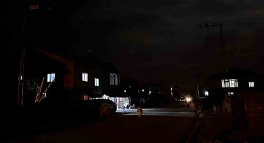 Yüksekova'da karanlık sokak tepkilere neden oldu