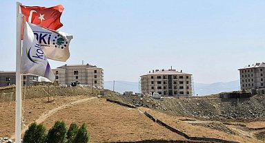 Yüksekova'da yeni TOKİ konutları yükseliyor