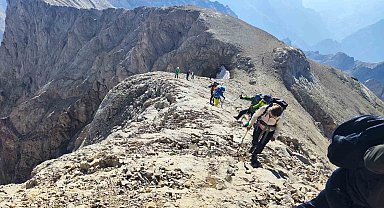 Yüksekovalı dağcılardan Cilo Dağı'na zirve tırmanışı