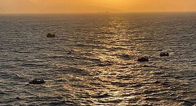 Yunanistan'ın ölüme ittiği 20'si çocuk 86 düzensiz göçmen kurtarıldı
