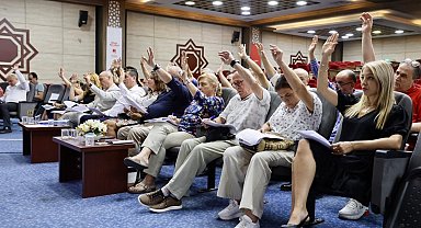 Yunusemre Belediyesi, Ferdi Zeyrek Millet Çarşısı'nı büyükşehire devrediyor