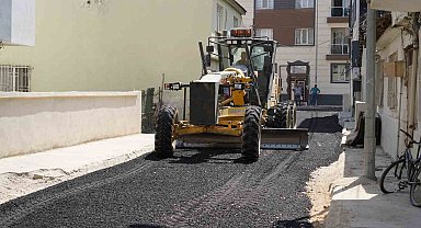 Yunusemre Belediyesinden 50. Yıl Mahallesi'nde asfalt çalışması
