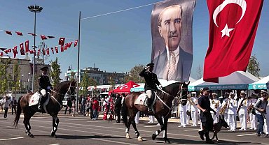 Zafer Bayramı sevinci meydanlara taşındı